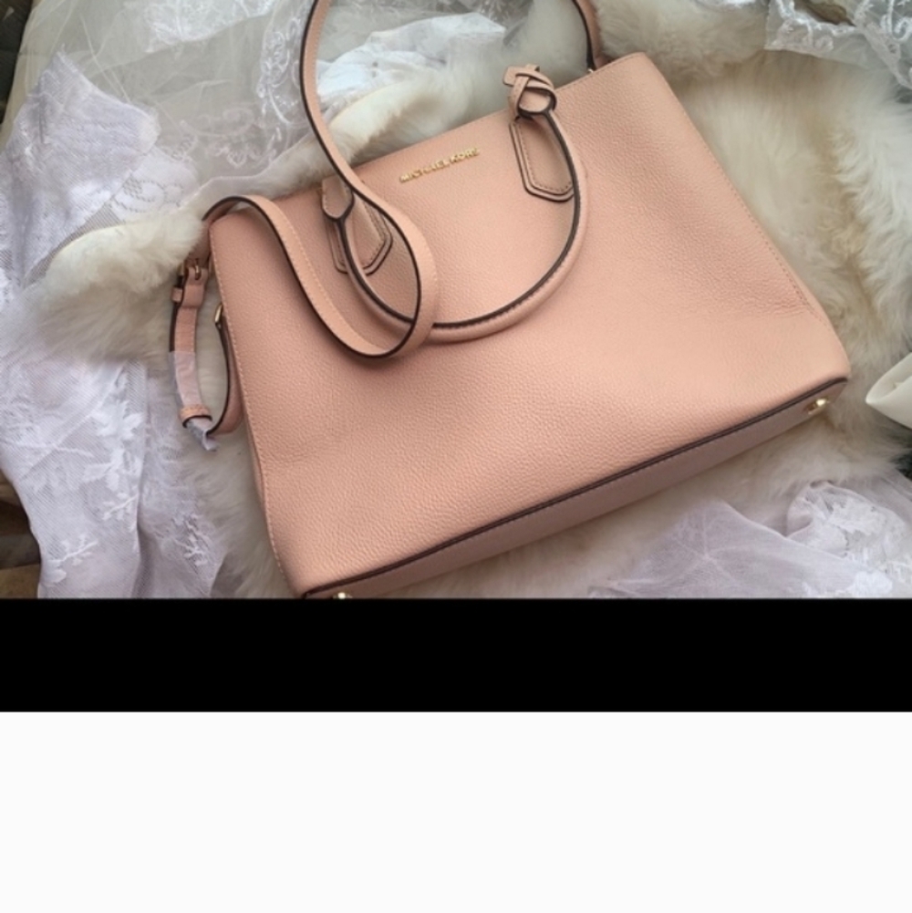 Michael Kors Adele Pebbled Leather Messenger/Crossbody Bag in Blush Pink Guc